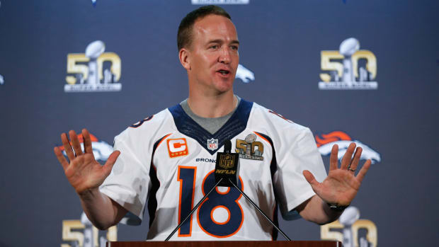 peyton-manning-retirement-rob-lowe.jpg